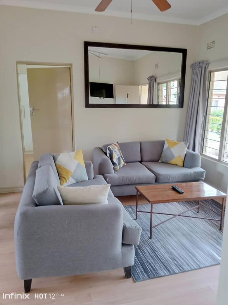 ליבינגסטון Victoria Apartments מראה חיצוני תמונה