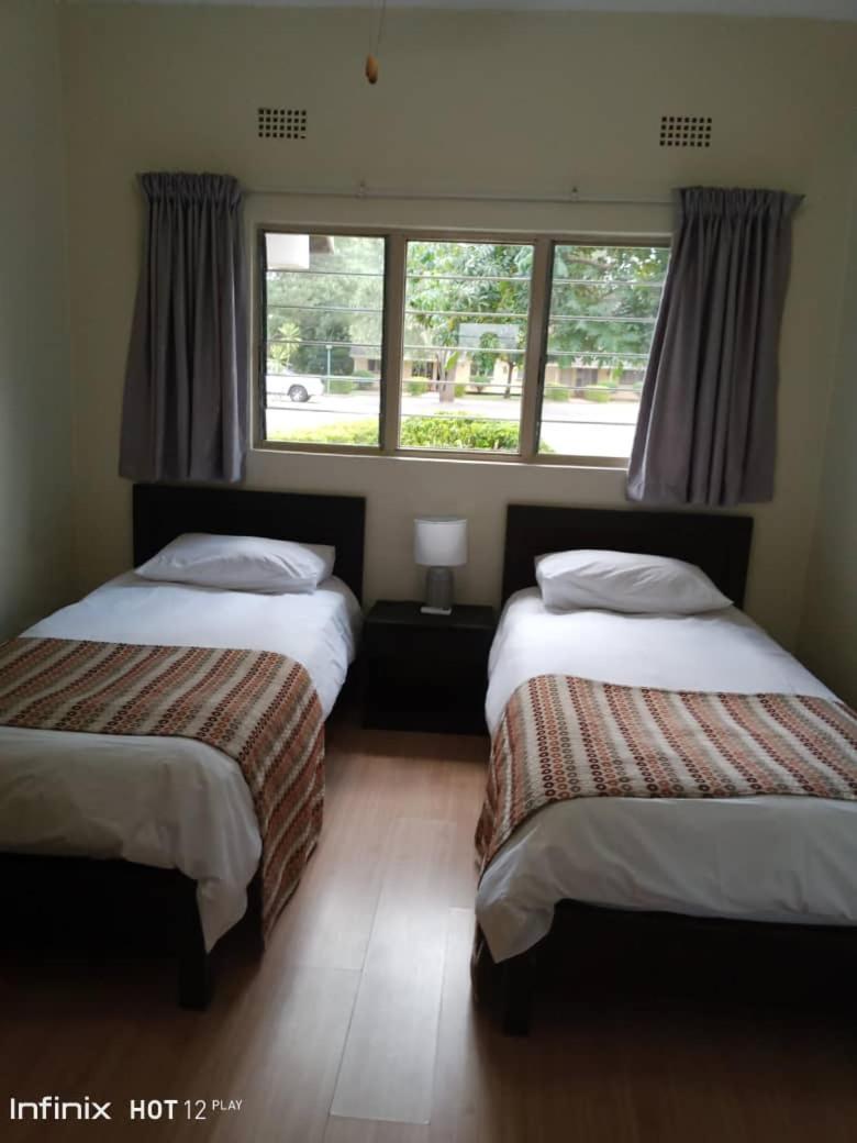 ליבינגסטון Victoria Apartments מראה חיצוני תמונה